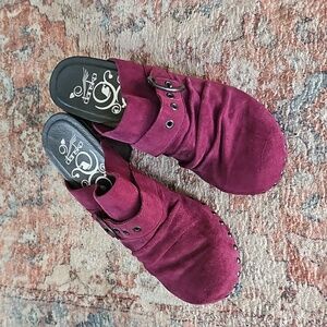 Dansko Suede Slip-on Clogs light plum purple